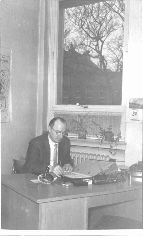 In the Office MNid 1950